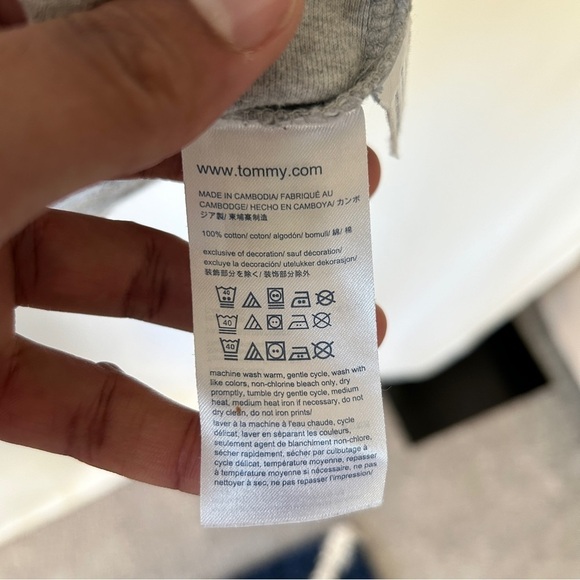 Tommy Hilfiger Women’s Grey V-Neck T-Shirt Size XS - Picture 4 of 9